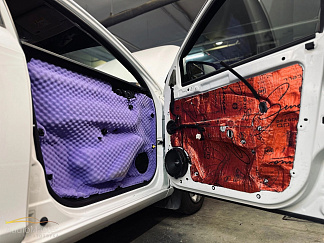 Установка аудиосистемы и шумоизоляция дверей в автомобиле Lada Vesta