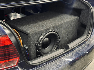 В автомобиле Volkswagen Polo мы произвели установку аудиосистемы