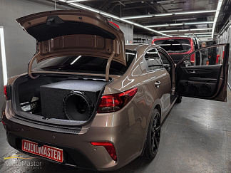 Громкий повседнев в автомобиль Kia Rio