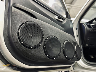 Громкая, повседневная аудиосистема в Kia Rio 4