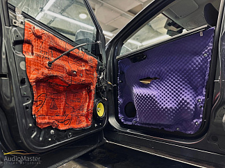 Шумоизоляция дверей и замена фронтальной акустики в автомобиле Ford Kuga