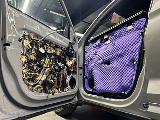 В автомобиле Skoda Kodiaq наши специалисты выполнили шумоизоляцию дверей