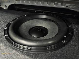 Громкая аудиосистема и шумоизоляция дверей в автомобиле Lada Granta