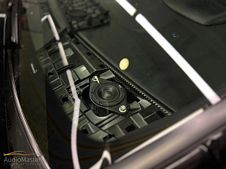 Аудиосистема, ориентированная на качество звучания, в автомобиль Toyota Alphard.