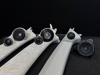 Сразу для 3-х автомобилей изготовили подиумы под СЧ и ВЧ