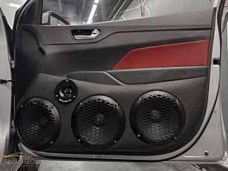 Громкий повседнев в Hyundai Solaris