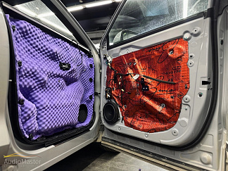 В автомобиле Jetour Dashing выполнили шумоизоляцию передних дверей материалами линейки Aerocell QP от компании Стандартпласт