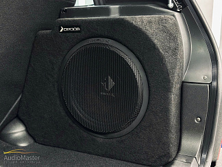 Дооснастили аудиосистему сабвуферным звеном в Lada Niva.